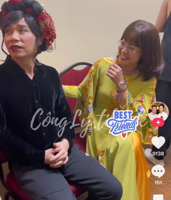 Vợ cũ, vợ mới của NSND Công Lý hội ngộ tại hậu trường Táo quân, cách cư xử khiến dân tình nể phục-2