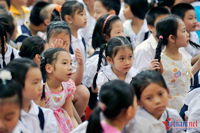 Phụ huynh băn khoăn tuyển sinh đầu cấp sau khi bỏ sổ hộ khẩu-1