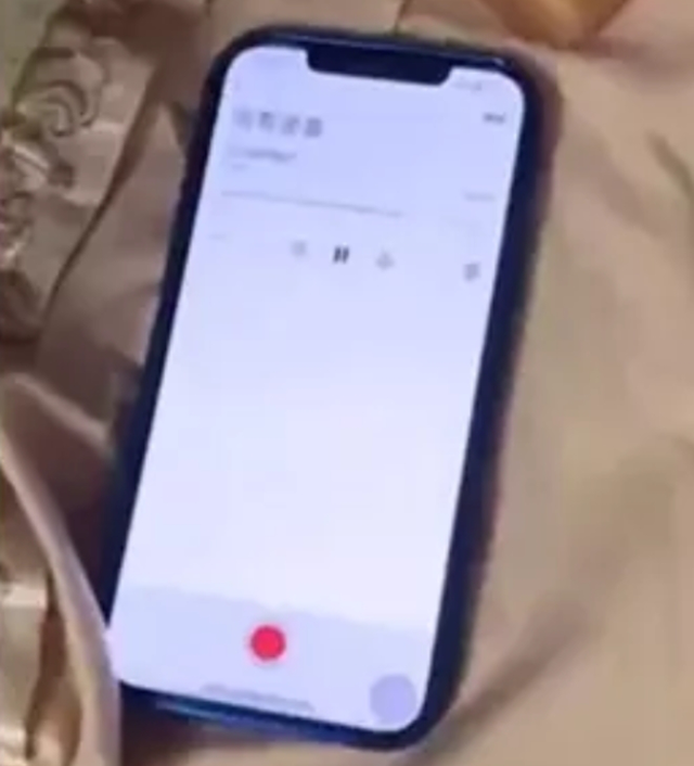 Nghe tiếng ngáy lạ trong phòng ngủ khi đi công tác về khuya, chồng nhẹ nhàng mở cửa và cái kết không thể bất ngờ hơn-1