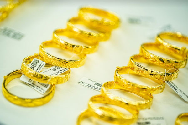 Giá vàng hôm nay 9/1: Tiến sát mức 1.900 USD/ounce, triển vọng tăng tiếp-1