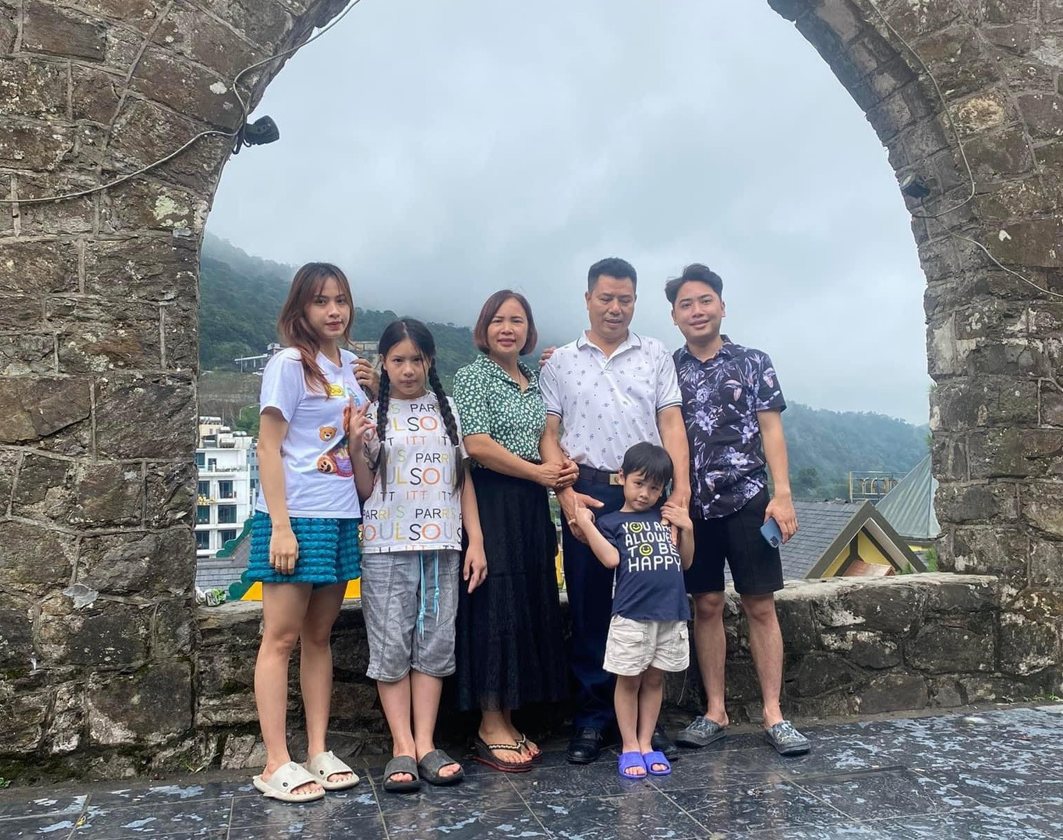 Con trai khoe clip bố mẹ tình cảm lên mạng xã hội, nhiều người trầm trồ-2