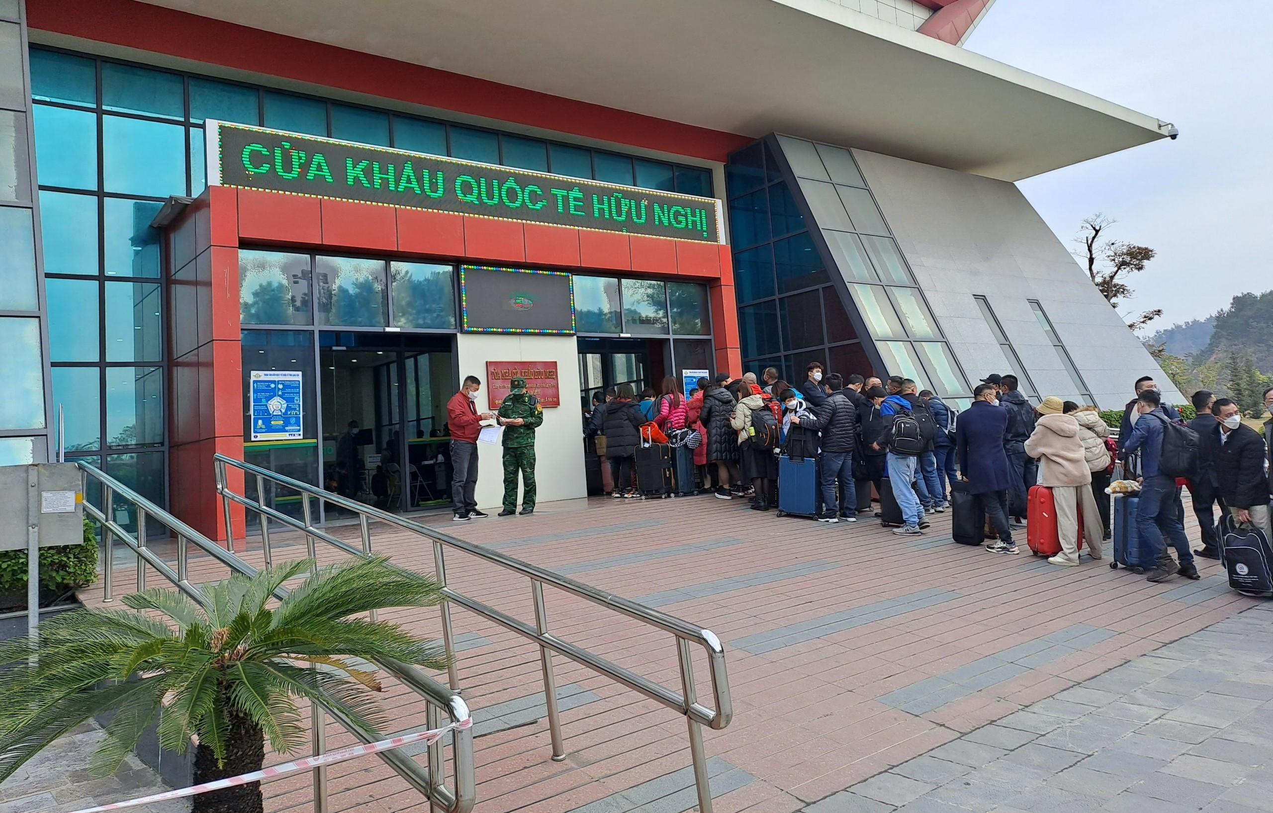 Thủ tướng yêu cầu kiểm soát người nhập cảnh từ nơi xuất hiện biến thể mới XBB-1