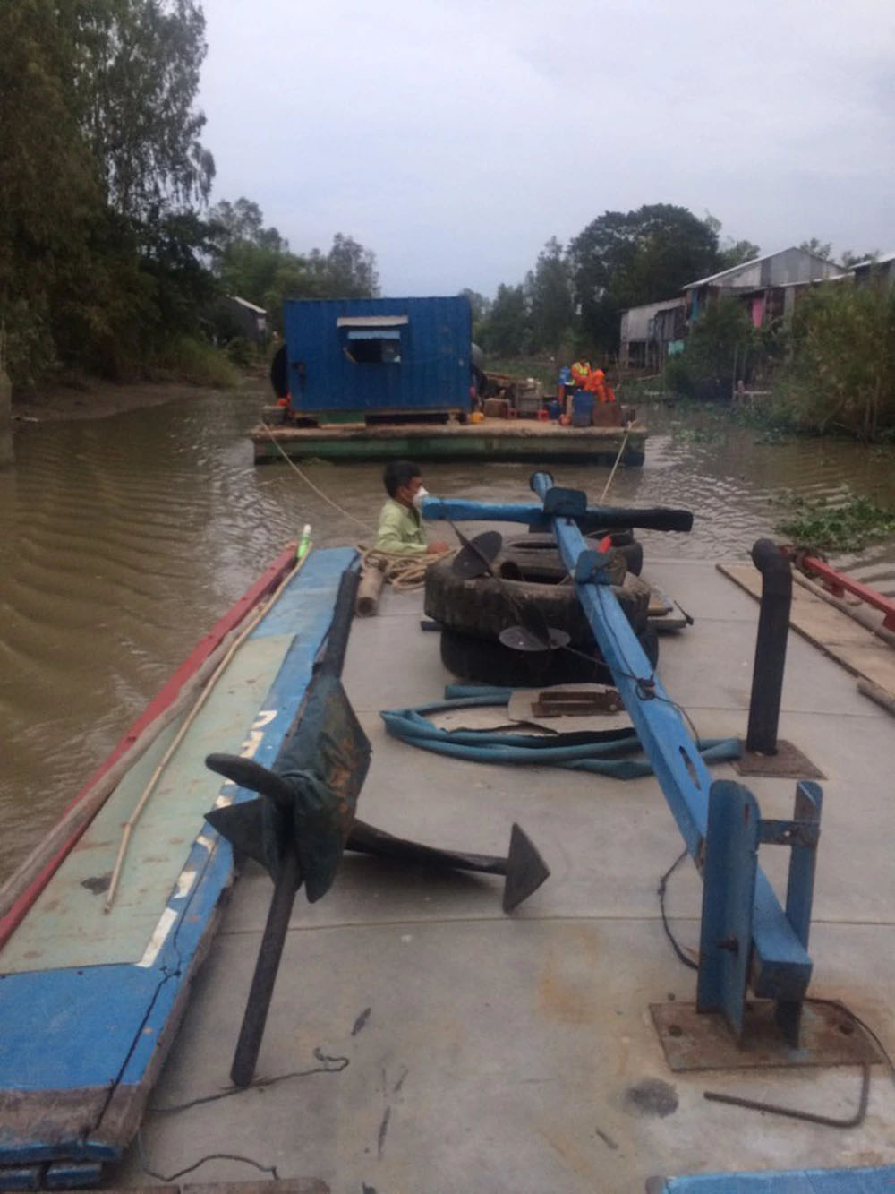 Bé trai lọt vào trụ bê-tông: 2 khó khăn trong ngày cứu hộ thứ 10-1