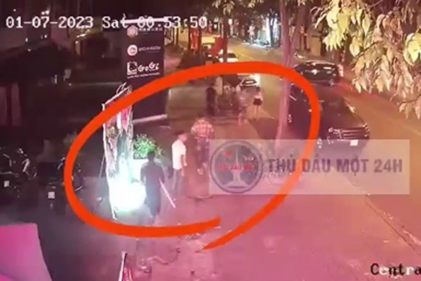 Bắt giữ hai nhóm đối tượng đang hỗn chiến trên đường phố Hà Nội-2