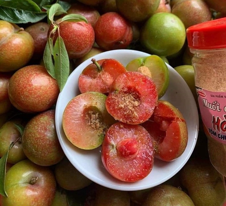 Hơn 300 nghìn đồng/kg mận hậu trái mùa, chị em vẫn mạnh tay chi tiền ăn sang”-2