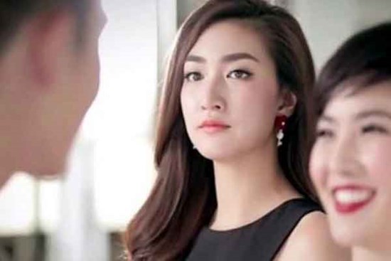 Vợ trẻ chết lặng nghe chồng tự thú về 'món quà' đã tặng cô hàng xóm độc thân