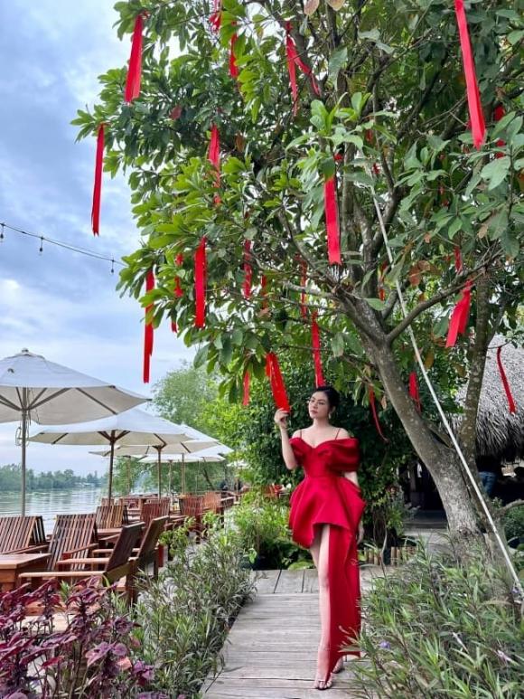 Vân Trang phủ sắc đỏ cho cơ ngơi 50.000m2, lại còn thả dáng như nàng thơ-3