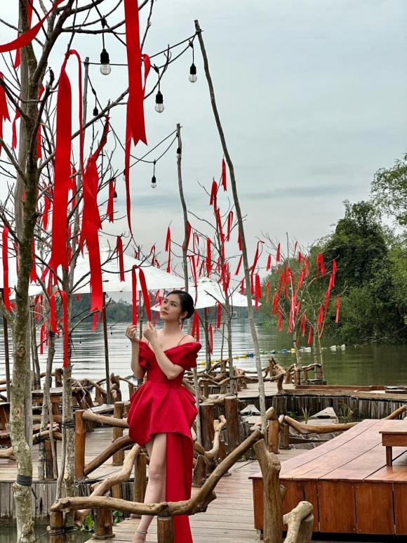 Vân Trang phủ sắc đỏ cho cơ ngơi 50.000m2, lại còn thả dáng như nàng thơ-4