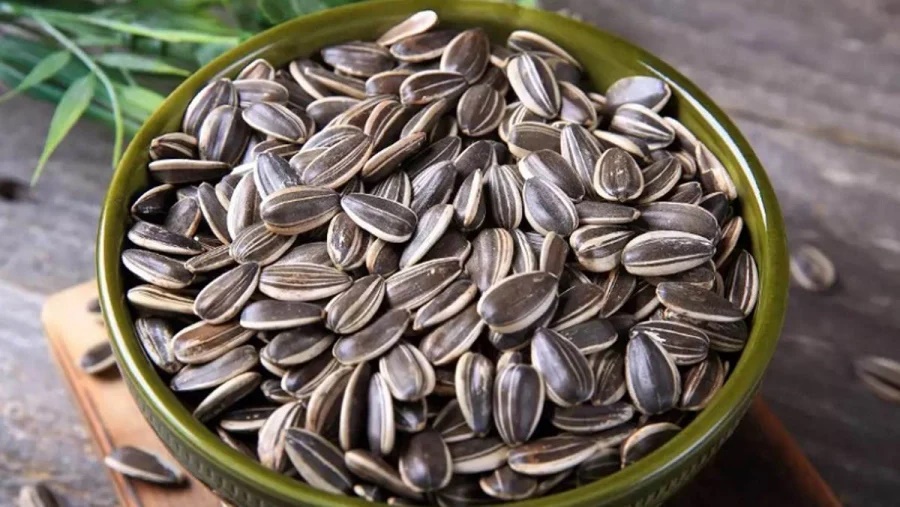 Bật mí cách chọn hạt hướng dương vừa ngon lại an toàn cho ngày tết-1
