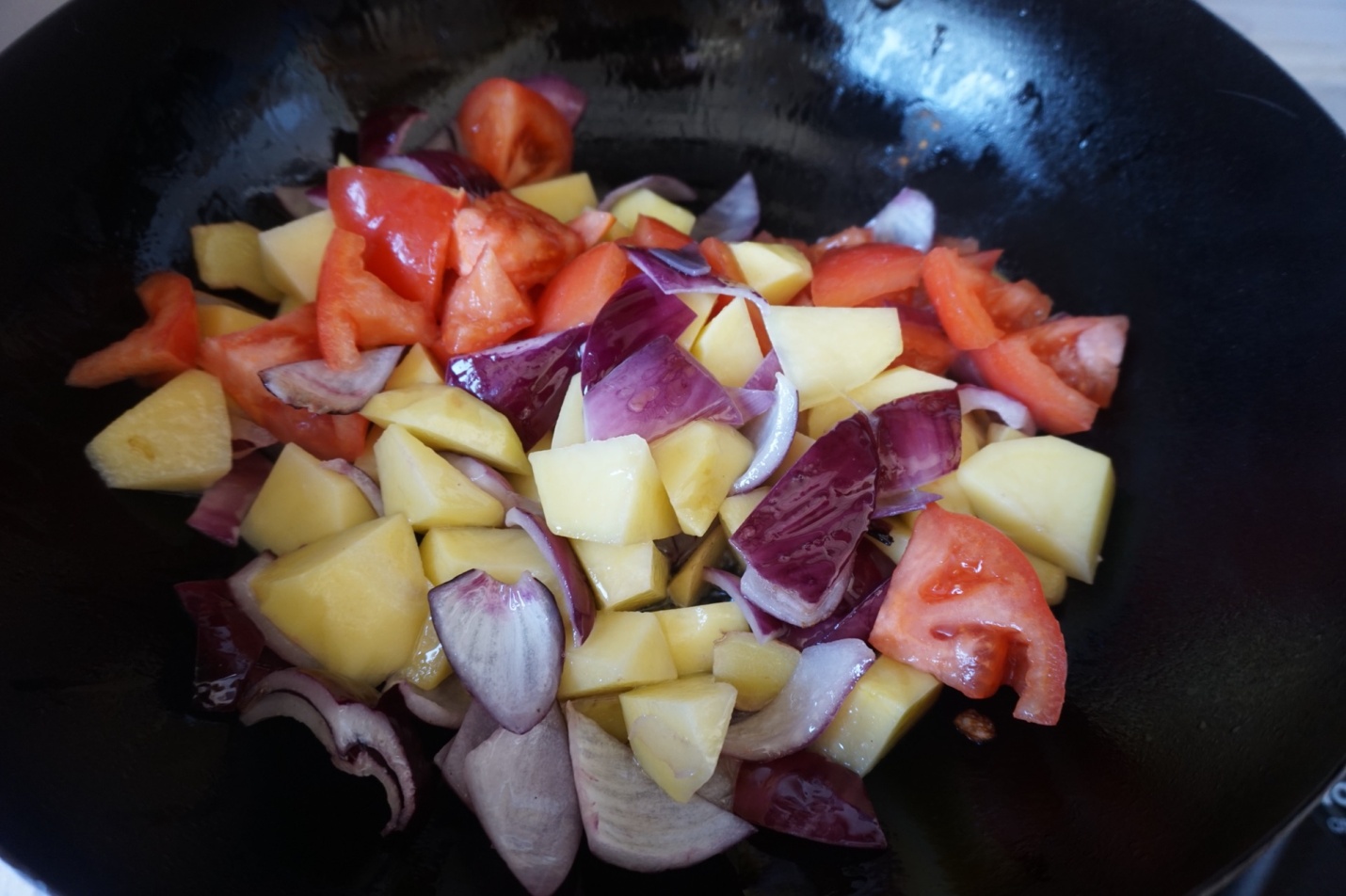 Thịt bò kho nóng hổi ngon miệng cho bữa tối-5