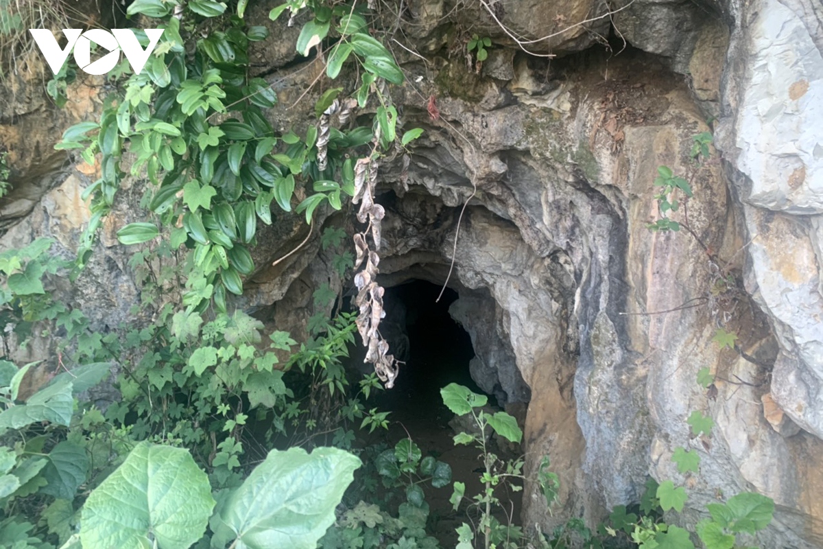 Hàng trăm người tham gia vây bắt đối tượng giết người trên đồi cao su tại Lai Châu-3