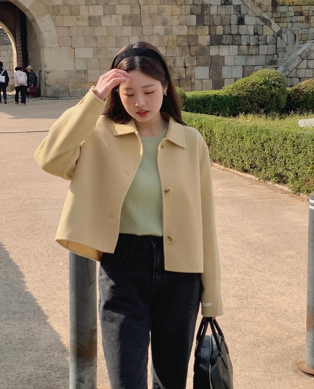 Áo khoác dạ dáng ngắn vừa sang chảnh lại tôn dáng cho nàng công sở-8