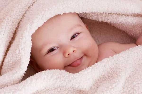 Trẻ có nốt ruồi ở 3 vị trí này: Thông minh từ trong trứng, phúc khí hơn người, cha mẹ tha hồ hưởng phúc-1