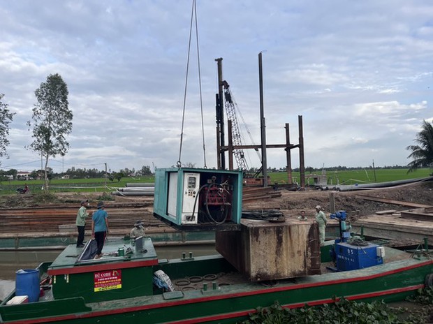 Điều thêm búa rung 180kW đến nơi cháu bé tại Đồng Tháp gặp nạn-2