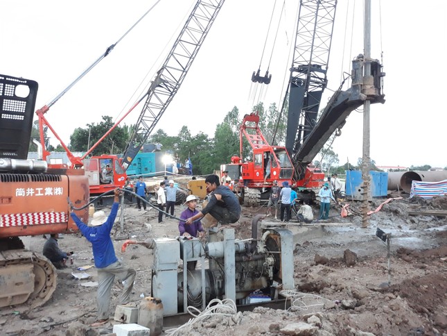 Điều thêm búa rung 180kW đến nơi cháu bé tại Đồng Tháp gặp nạn-1