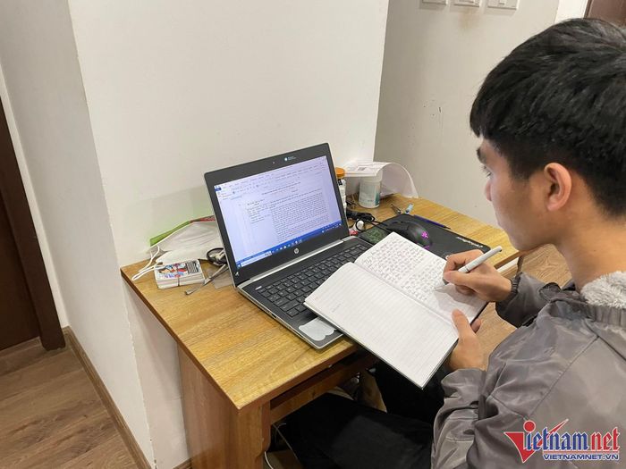 Phụ huynh khóc ròng khi muốn chuyển trường cho con lớp 10-1