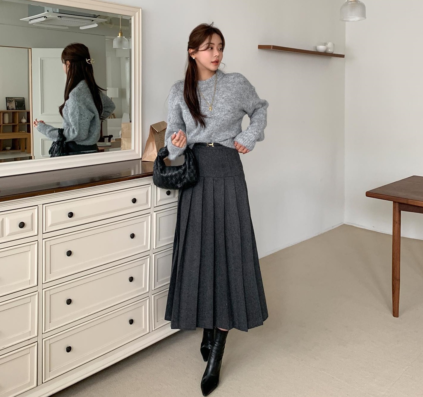 5 mẫu áo kết hợp ăn ý với chân váy-1