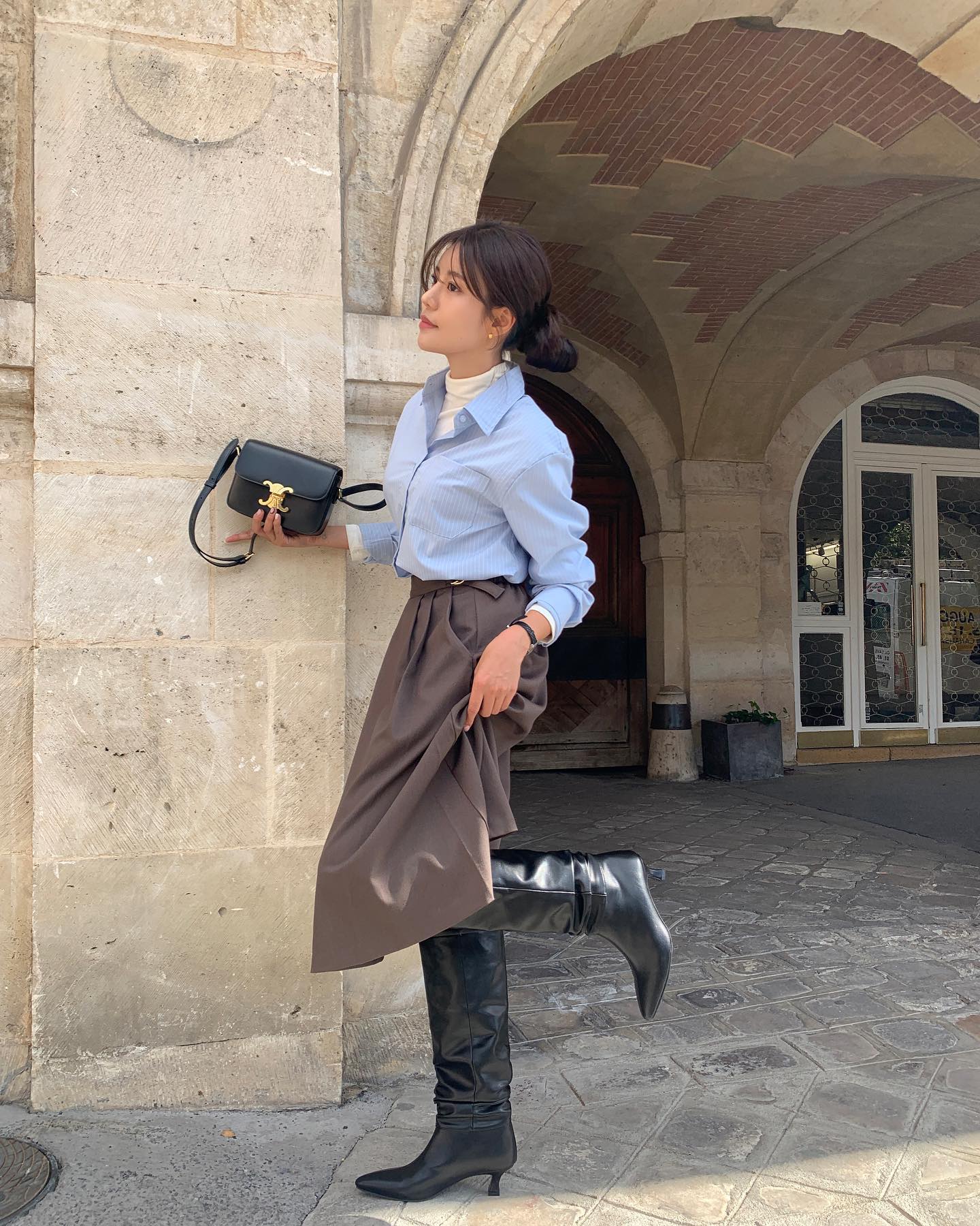 5 mẫu áo kết hợp ăn ý với chân váy-10