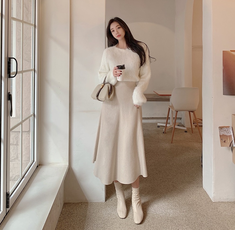 5 mẫu áo kết hợp ăn ý với chân váy-2