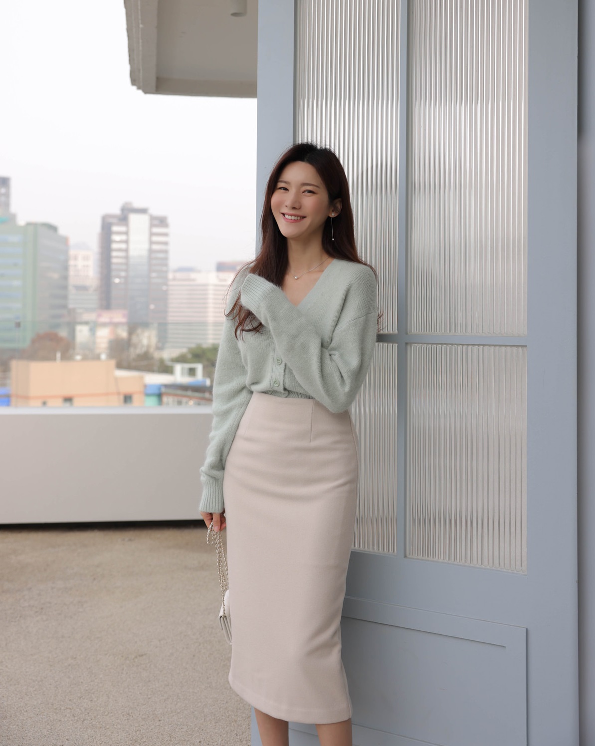 5 mẫu áo kết hợp ăn ý với chân váy-5