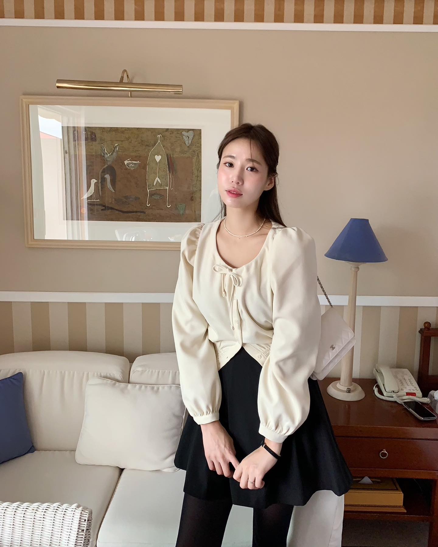 5 mẫu áo kết hợp ăn ý với chân váy-7