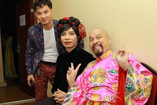 Đồng nghiệp khóc khi thấy NSND Công Lý trở lại sân khấu Táo quân 2023