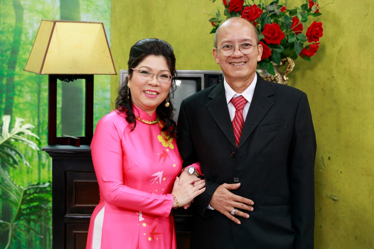 Chưa cưới đã trao cả tiền và nhà cho bạn gái, U60 hạnh phúc sau 32 năm kết hôn-1