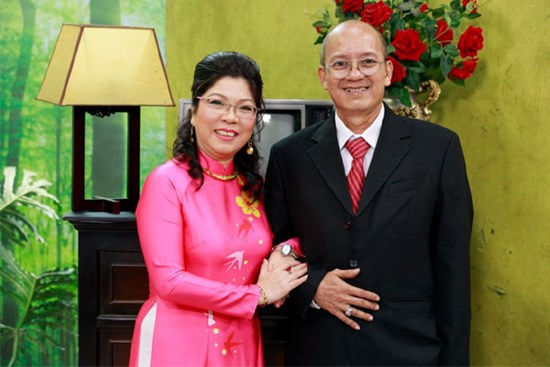 Chưa cưới đã trao cả tiền và nhà cho bạn gái, U60 hạnh phúc sau 32 năm kết hôn