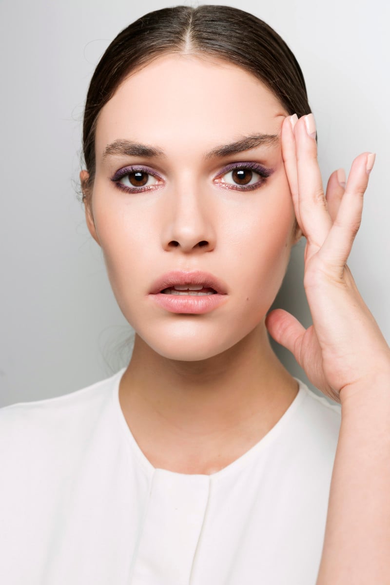 Thoa kem dưỡng ẩm đúng cách để năm mới tự tin với làn da ẩm mượt, tươi sáng-1