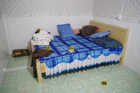 Người phụ nữ bị trói tay chân, hiếp dâm ngay tại nhà