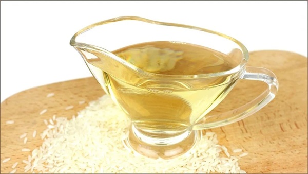 Lau tủ lạnh dùng nước lã là sai: Hòa thứ này vào tủ hết sạch mùi hôi, sạch tinh như mới-2