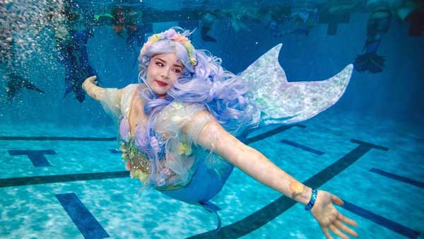 Thú vui kỳ lạ của giới nhà giàu khi đi du lịch: Gội đầu bằng nước có ga, thuê máy bay cho chó-3