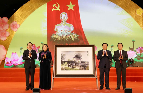 Bí thư Thành ủy Đinh Tiến Dũng chúc Tết Đảng bộ, chính quyền và nhân dân tỉnh Ninh Bình-1