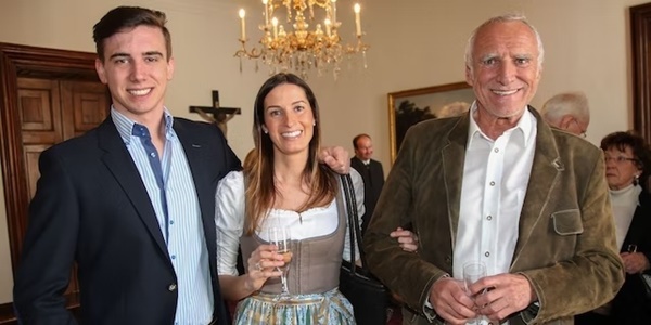 Cuộc sống kín tiếng của tỷ phú gen Y thừa kế một nửa Red Bull-3