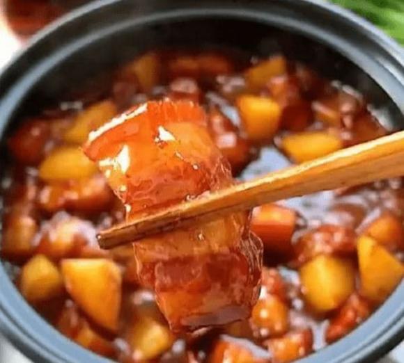 Dù hầm loại thịt gì thì nhớ cho thêm 2 nguyên liệu này, khi vớt ra khỏi nồi sẽ thơm bùi, không ngấy và rất ngon-1