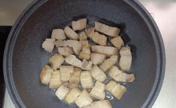 Dù hầm loại thịt gì thì nhớ cho thêm 2 nguyên liệu này, khi vớt ra khỏi nồi sẽ thơm bùi, không ngấy và rất ngon-4