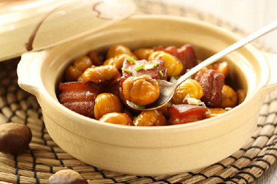 Dù hầm loại thịt gì thì nhớ cho thêm 2 nguyên liệu này, khi vớt ra khỏi nồi sẽ thơm bùi, không ngấy và rất ngon