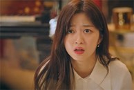 Nửa đêm khát đi uống nước, vô tình nghe thấy mẹ chồng nói chuyện với chồng, tôi sợ hãi ngã xuống đất