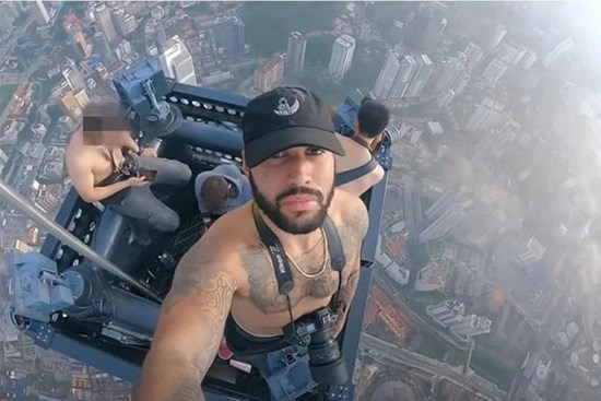 Nhóm YouTuber bị bắt vì leo lên tòa nhà 118 tầng ở Malaysia