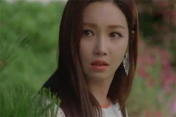 Vợ chụp màn hình điện thoại gửi cho nhóm bạn, chẳng ngờ để lộ chuyện ngoại tình vì một chi tiết nhỏ xíu!-2