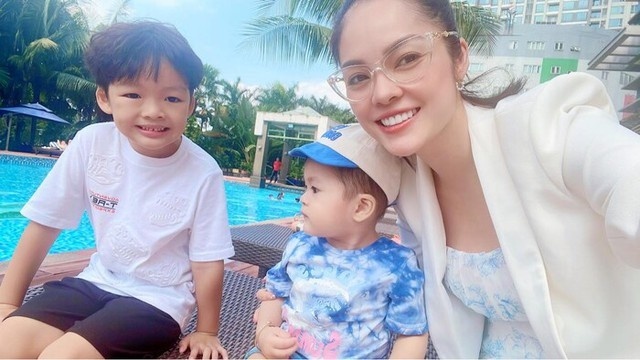 Nhọc nhằn một mình nuôi con, Dương Cẩm Lynh xúc động vì 2 con trai đã dành điều này cho mẹ-1