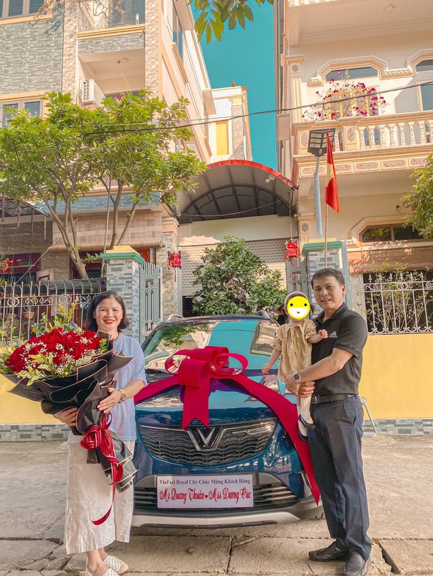 Bạn gái Quang Hải vui vẻ quay clip trước cổng nhà bạn trai-3