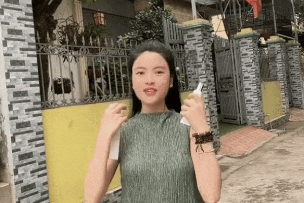 Bạn gái Quang Hải vui vẻ quay clip trước cổng nhà bạn trai-2