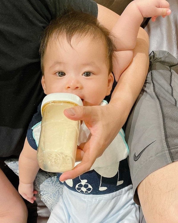 Ông bố U50 Dương Khắc Linh chăm con mọn, thay bỉm ‘rất cừ’-3