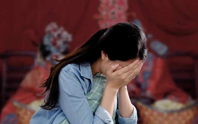 Chị gái 35 tuổi chưa chịu lấy chồng, mẹ ép thì chị gạt nước mắt tiết lộ điều này khiến mẹ chỉ biết xin lỗi-1