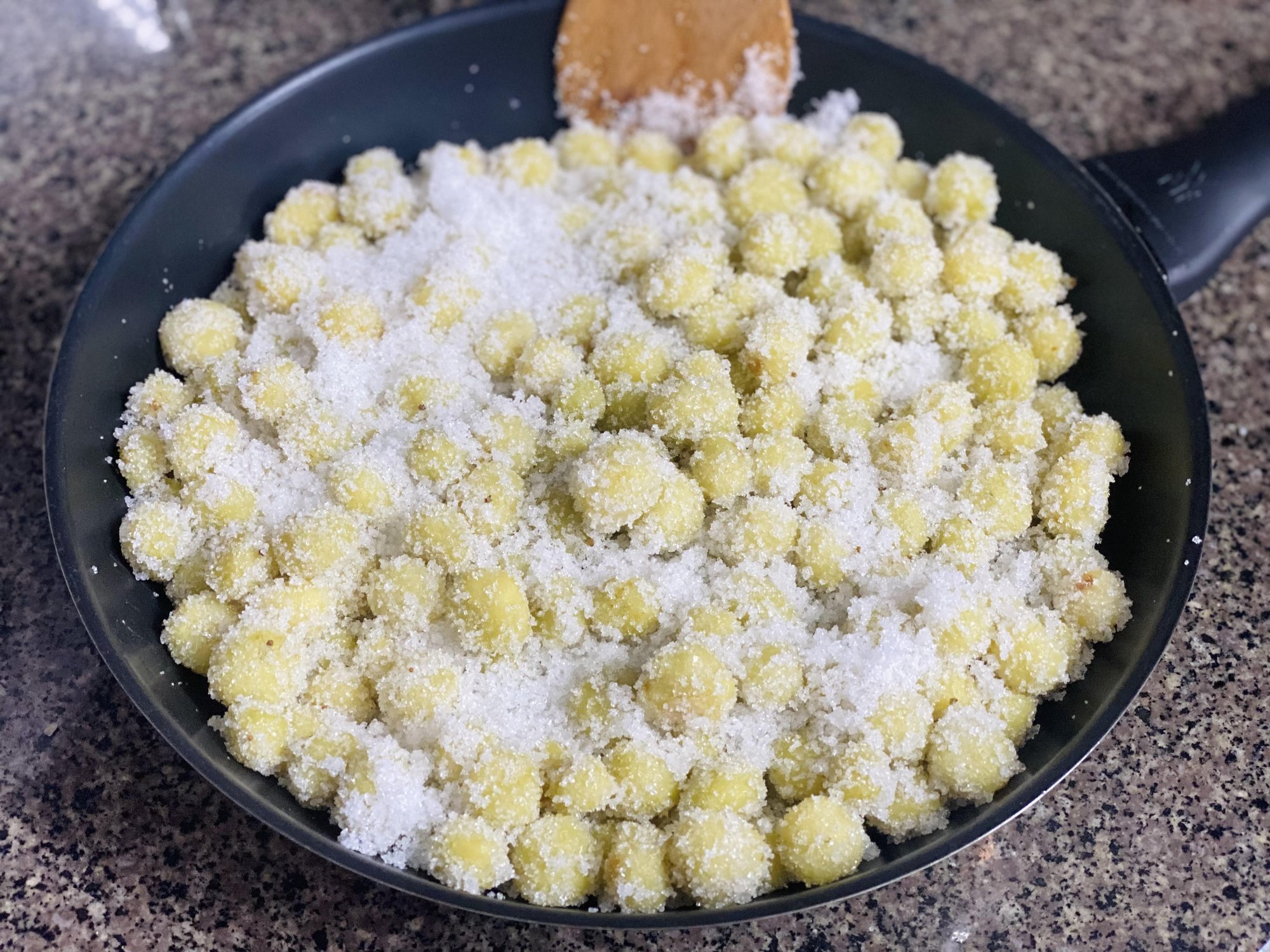 Tự làm mứt chùm ruột chua ngọt ăn là mê-3