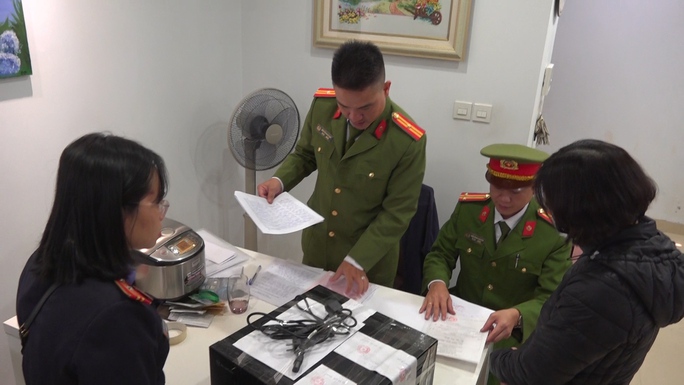 Loạt ảnh khám xét, bắt lãnh đạo Cục Đăng kiểm Việt Nam-11