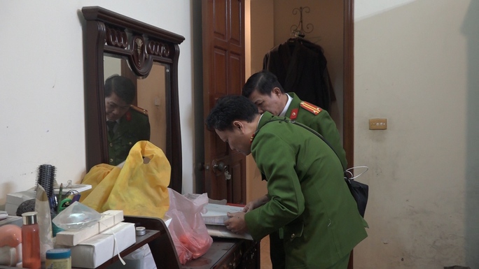 Loạt ảnh khám xét, bắt lãnh đạo Cục Đăng kiểm Việt Nam-6