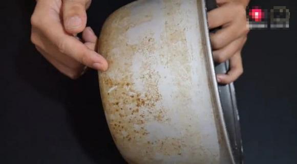 Nồi cơm điện chỉ rửa khoang trong? Bỏ qua 5 chỗ bẩn này, tốn thời gian, tốn điện!-4