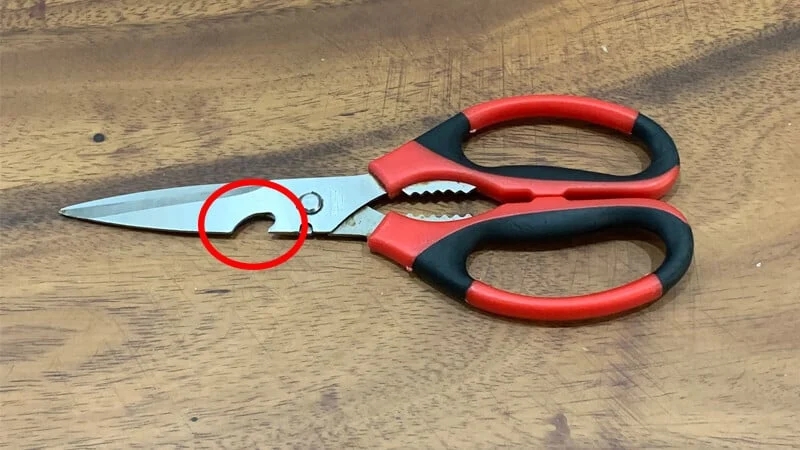 Lỗ khuyết, lỗ răng cưa trên kéo dùng để làm gì: Chuyên gia bật mí nhiều người té ngửa, hóa ra dùng sai hết-1